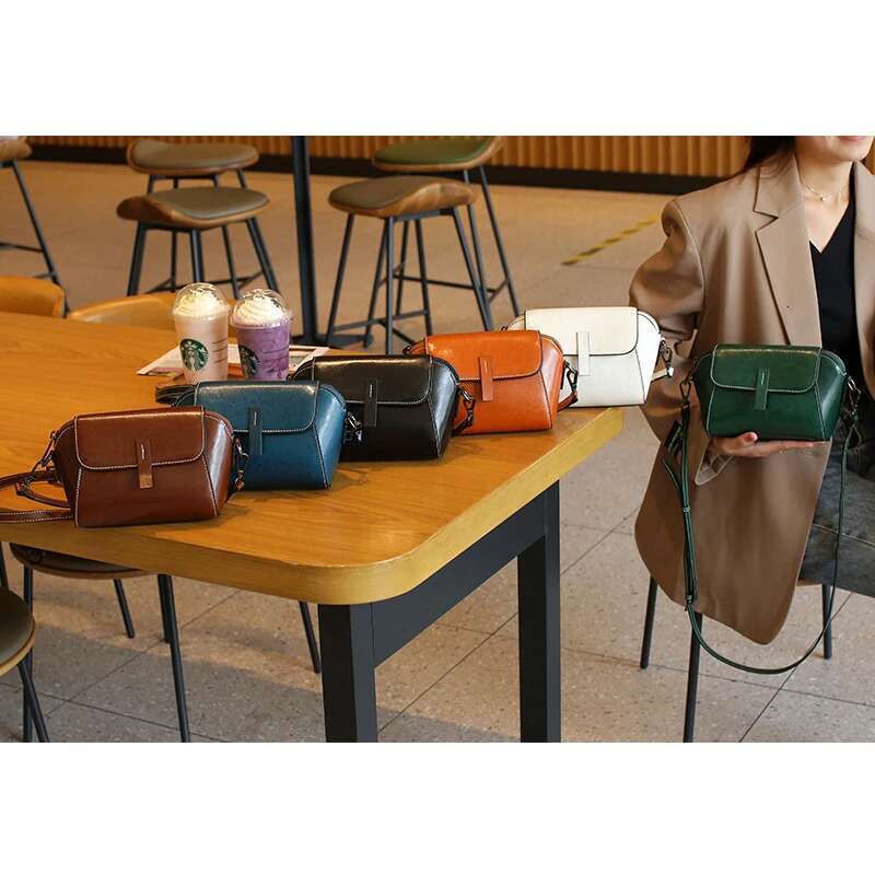 Oil Wax Cowhide Genuine Leather Crossbody Small for Women Fashionable Versatile Shoulder Shell Handbag Lady Casual Phone Bag