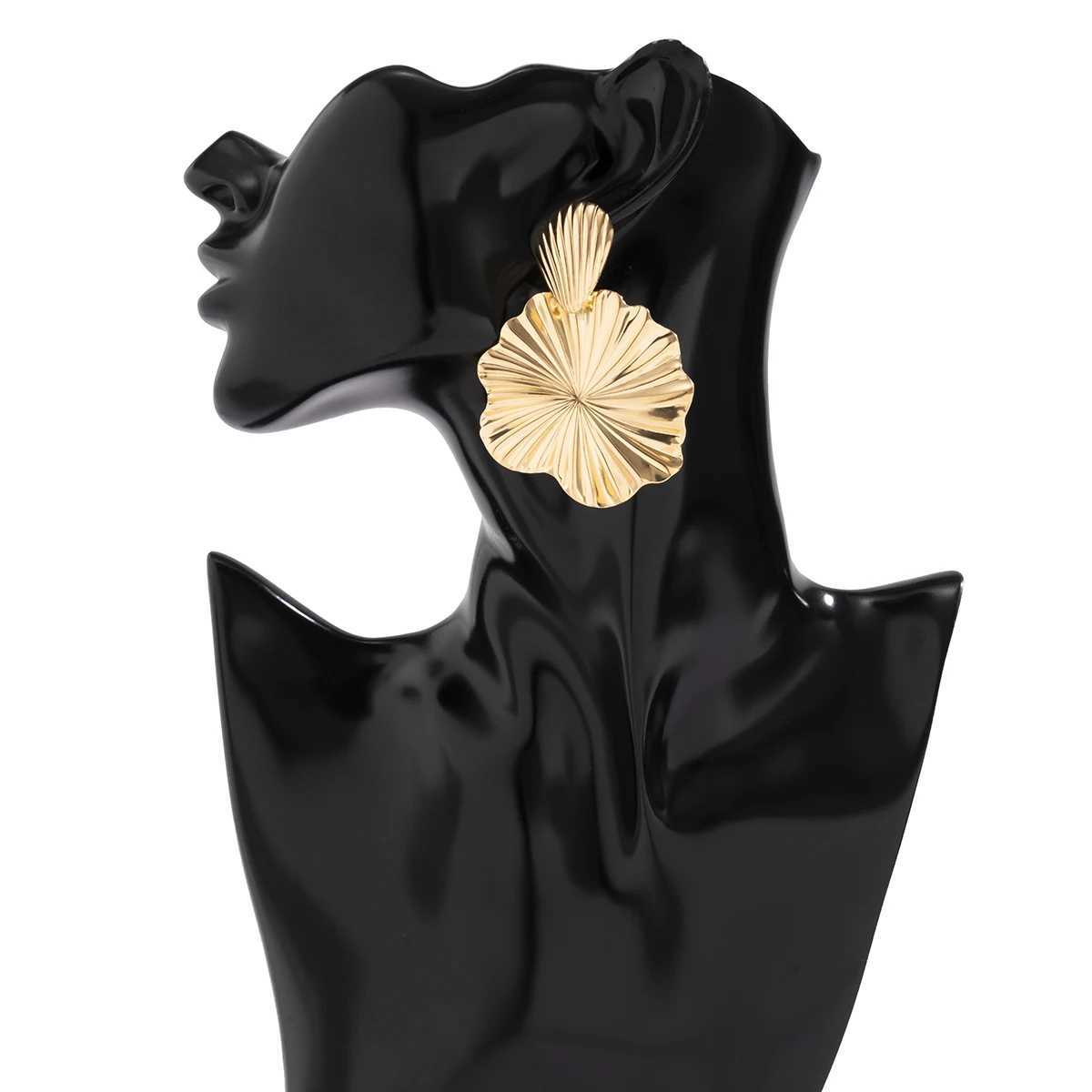 Trendy Geometric Lotus Leaf Shape Pendant Drop Earrings for Women Gold Color Hanging Earrings Ladies Jewelry Wedding Party Gift Y250510