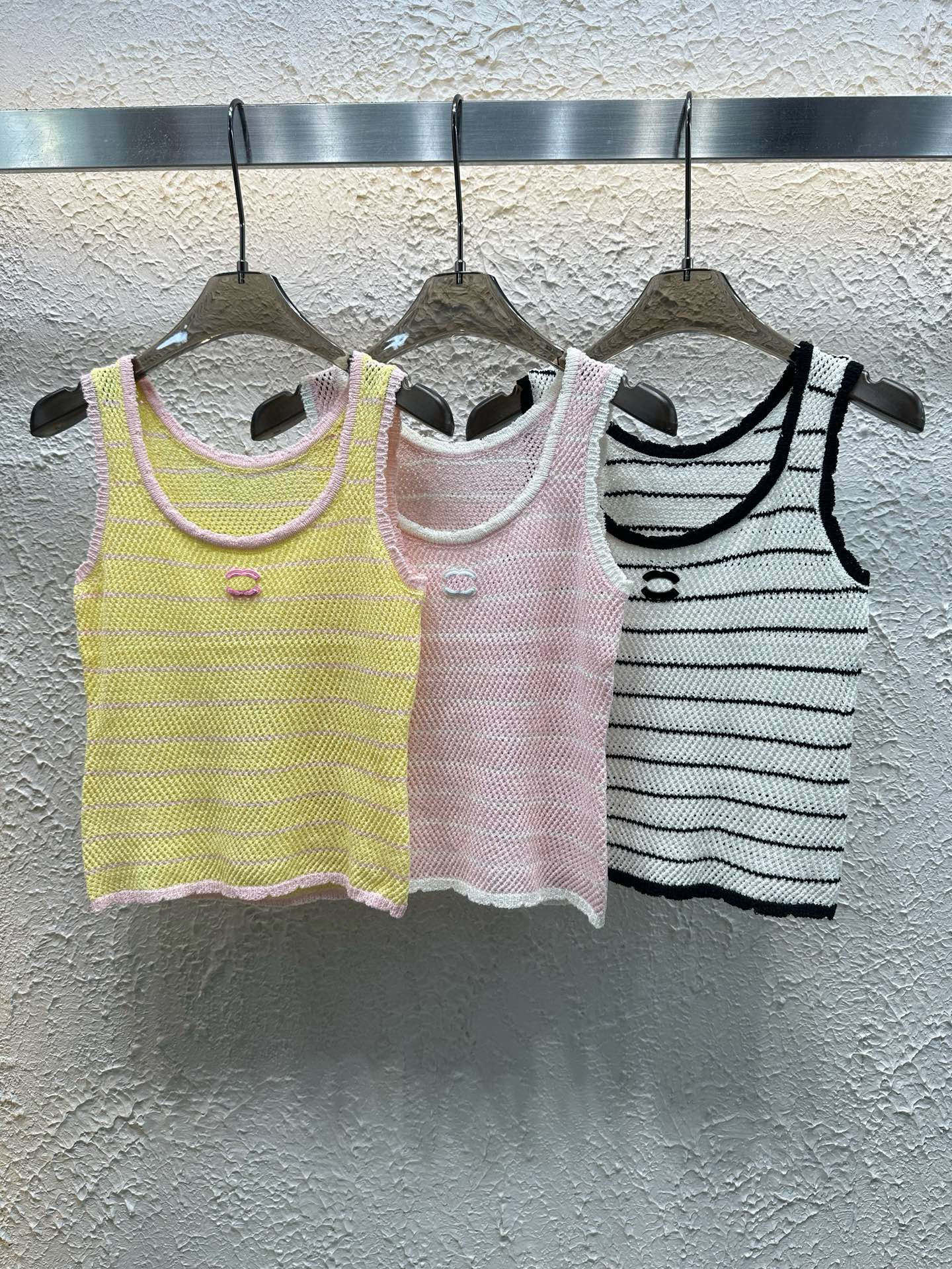 Designer fashion women's short-sleeved vest; hollow-out versatile knitted vest.