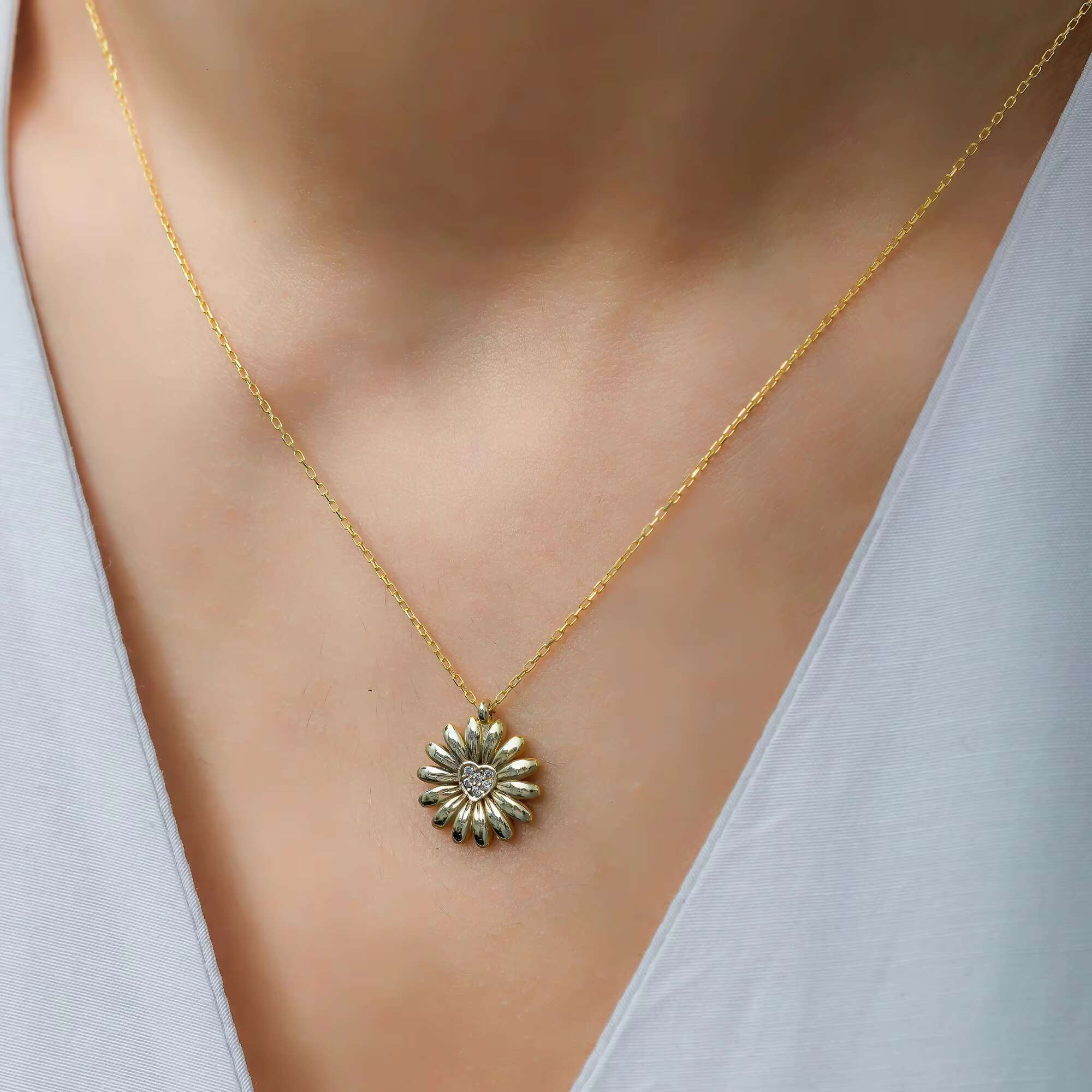 pure sier daisy pendant necklace paired with zircon stone female gift