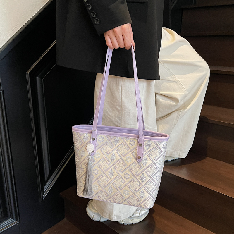 New Chinese style plaid hand-held tote women's 2025 summer new large capacity shoulder commuting armpit bag