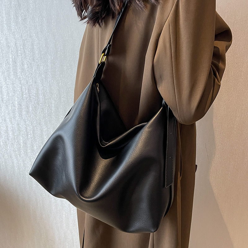 2025 New Bag 2025 New Women's Large Capacity Designer Diagonal Student Class Fashion Shoulder Bag Retro Trend Commuter Bag Large Capacity Underar