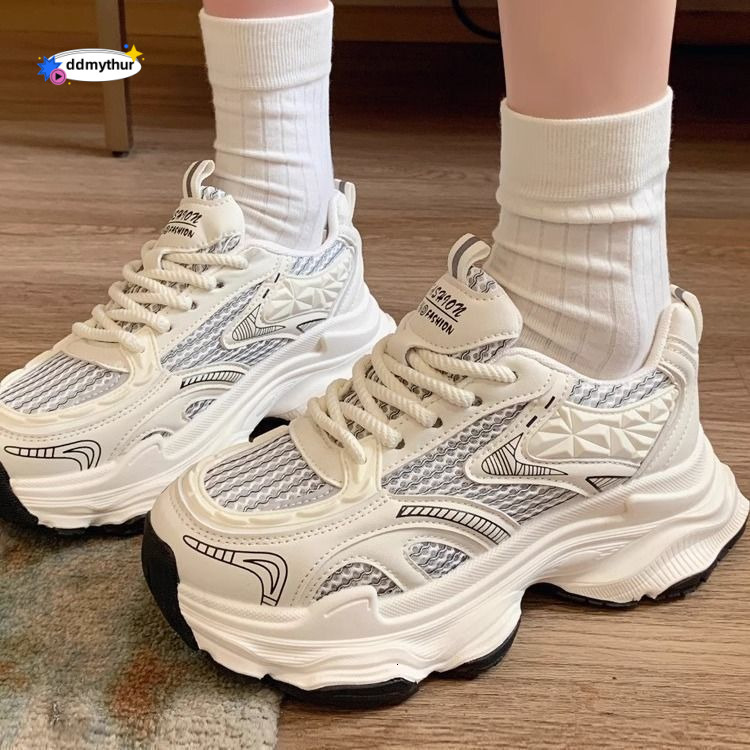 Thick soled dad spring autumn 2024, new Korean version with increased height for women, super soft sponge sole sports and leisure shoes ddmythur