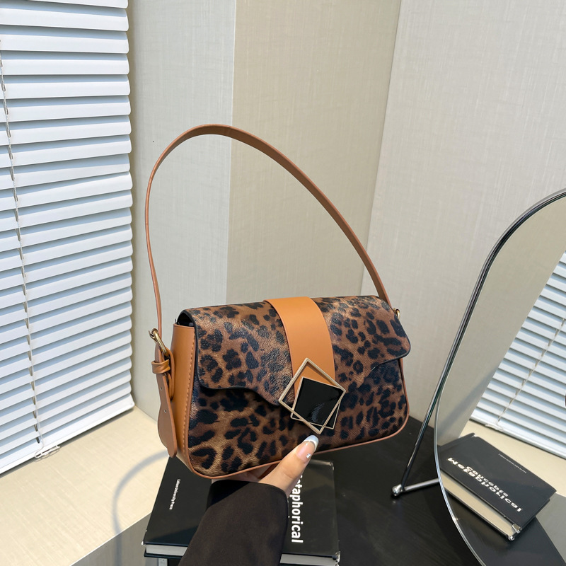 High Quality New Free Designer Bag Korean Version Fashionable Niche Single Shoulder Sloping Body 2025 New Fashionable Leopard Print Underarm Small Squ