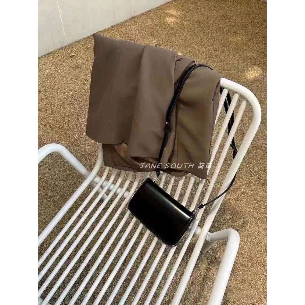 Brown small square women's new 2025 versatile crossbody exquisite and high-end tofu bag, mobile phone bag