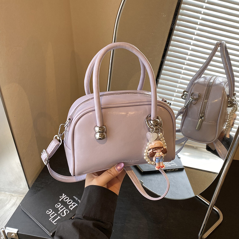 High end niche design small square for women 2025 summer new fashion handbag commuting simple shoulder bag