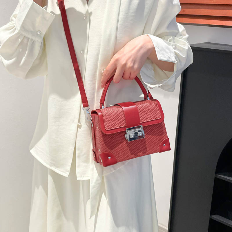 This year's popular fashion handbag women's 2025 summer new snake pattern shoulder light luxury crossbody bag