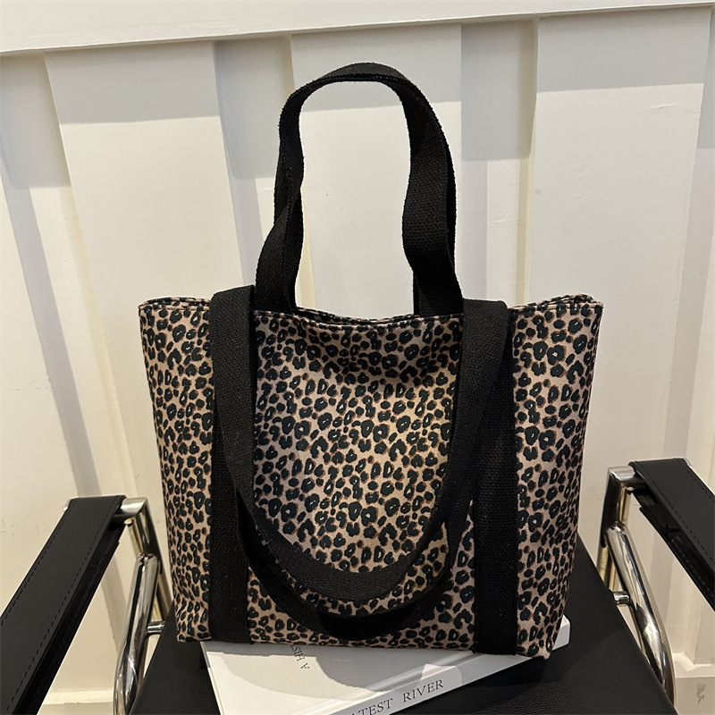 Style Free Delivery Designer Bag Large Capacity Leopard Print Fashionable Shoulder Women's New Personalized Commuting Tote Shopping Versatile Tra