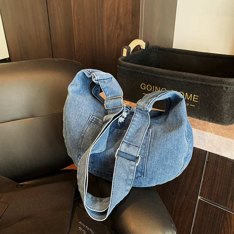 Ins Korean version of artistic leisure dumpling fashionable denim fabric, large capacity shoulder bag, lazy style college armpit bag