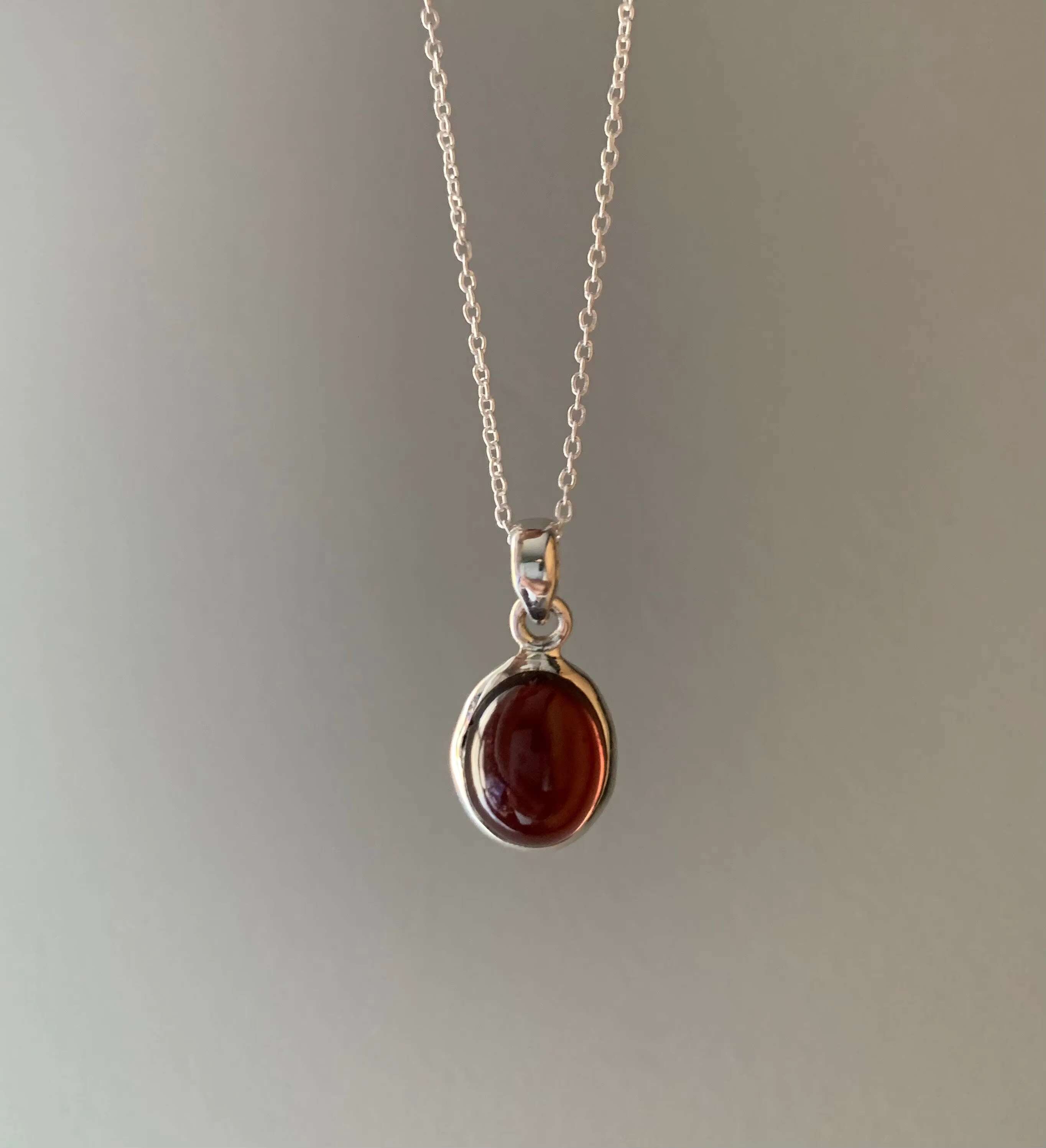 Trendy and fashionable accessory S pure sier red oval cut garnet pendant women's necklace