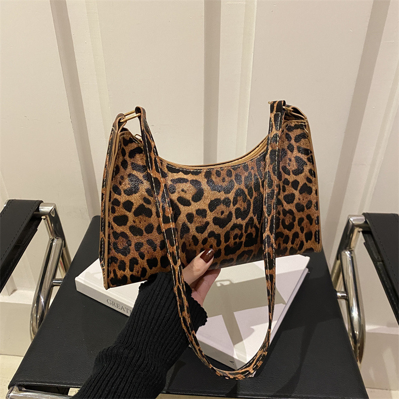 Style Free Delivery Designer Bag 2025 Korean Edition Trendy Western Style Handheld Women's Fashion Leopard Pattern Single Shoulder Underarm Frenc