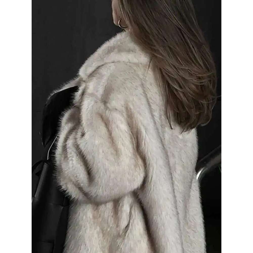 UCXQ Tide Faux Fur Coat European Style Street All Match Lapel Temperament Elegant Long Outerwear Women 2025 Autumn Winter 3C2587 Designer