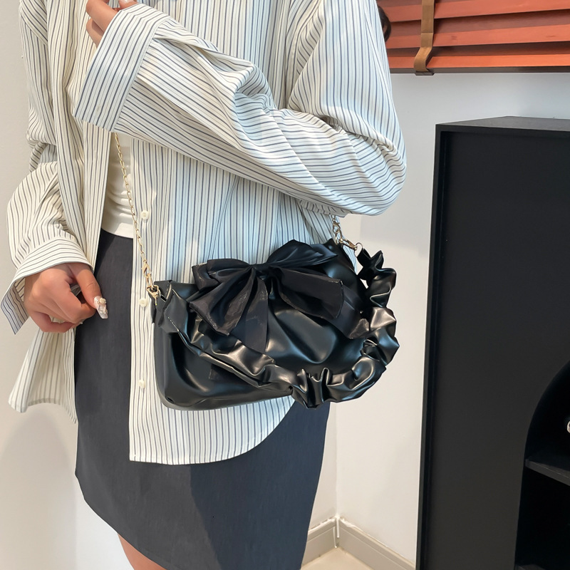 Fashion pleated hand-held small square women's 2025 summer new butterfly knot shoulder trendy chain crossbody bag