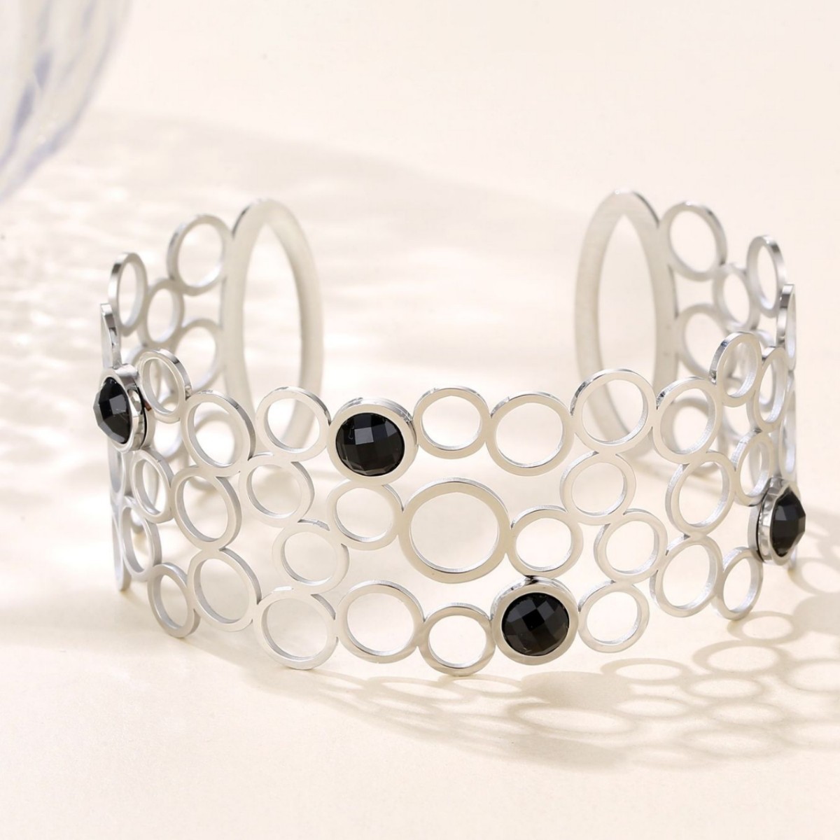 Elegant 18K Gold-Plated Hollow Cuff Bracelet, Retro and Fashionable Design, Unique Statement Piece for Women