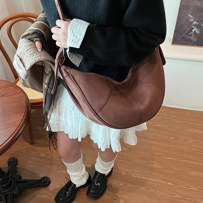 Large Capacity for Women 2025 New Fashionable Simple Single Shoulder Crossbody Women's Commuting and Leisure Dumpling Bag