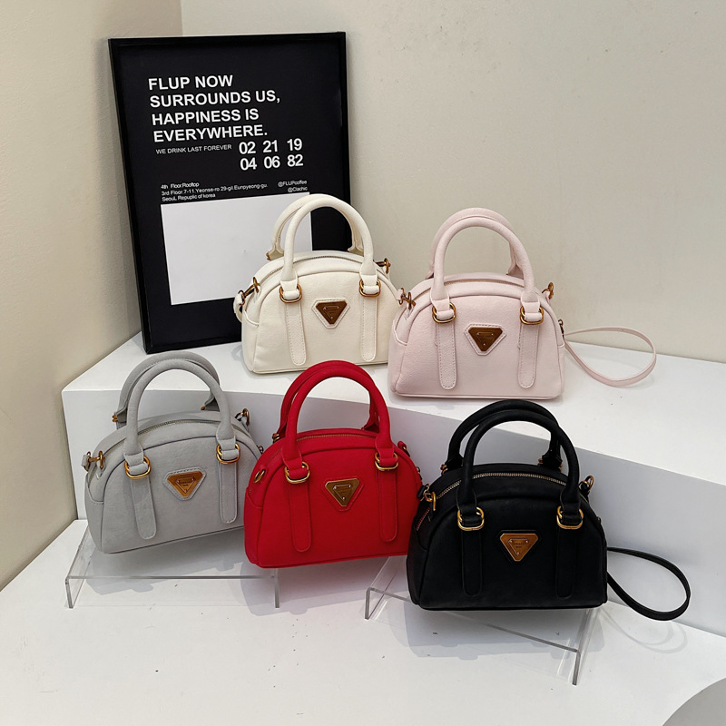 Designer Bag Luxury Bag Exclusive Bowling Minimalist Chic Shoulder Shoulder Bag Crossbody Purse For Women Premium Textured Tote With Free Shipping Tre