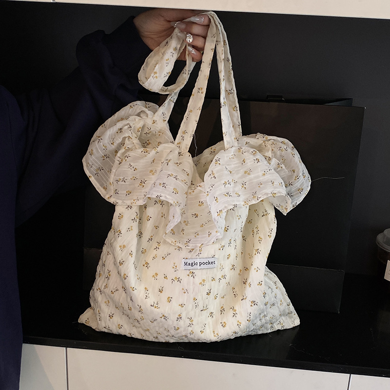Korean floral canvas tote 2025 summer new large capacity wrinkled cloud women's fashionable shoulder bag
