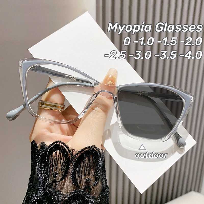 2024 Retro Cat Eye Photochromic Myopia Glasses Women Large Frame Color Changing Eyewear Anti Blue Light Near Sight Glasses W250513