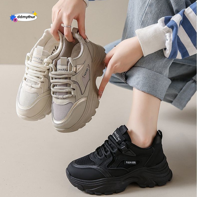 Stepping on poop feeling black sports in spring 2024, new versatile dad shoes, anti slip work shoes for women ddmythur