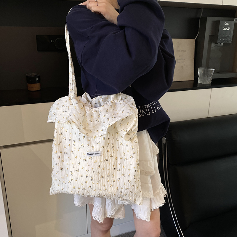 Korean floral canvas tote 2025 summer new large capacity wrinkled cloud women's fashionable shoulder bag
