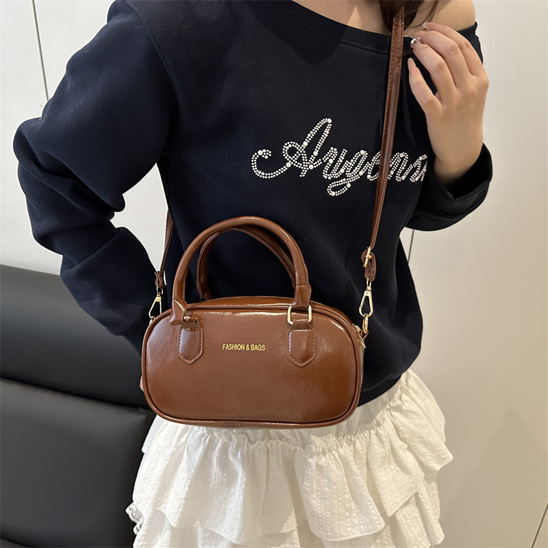 High end hand-held pillow women's 2025 summer new light luxury versatile shoulder internet famous trendy crossbody bag