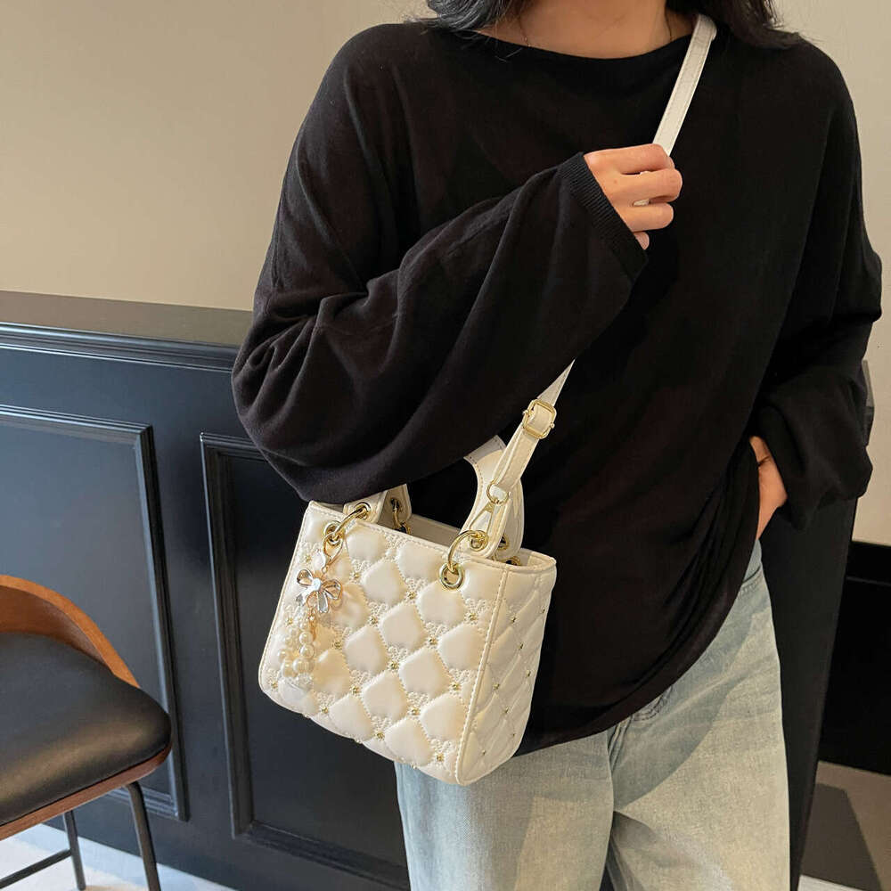 High end small fragrant style for women 2025 new niche design fashionable internet celebrity handbag diamond grid crossbody bag