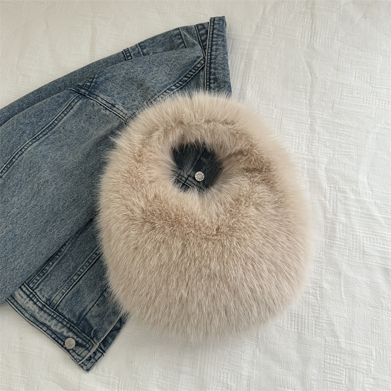 New Style Free Delivery Designer Bag Fashionable For Women Large Capacity 2025 New Autumn And Winter Niche Single Shoulder Hand Held Plush Commuting D
