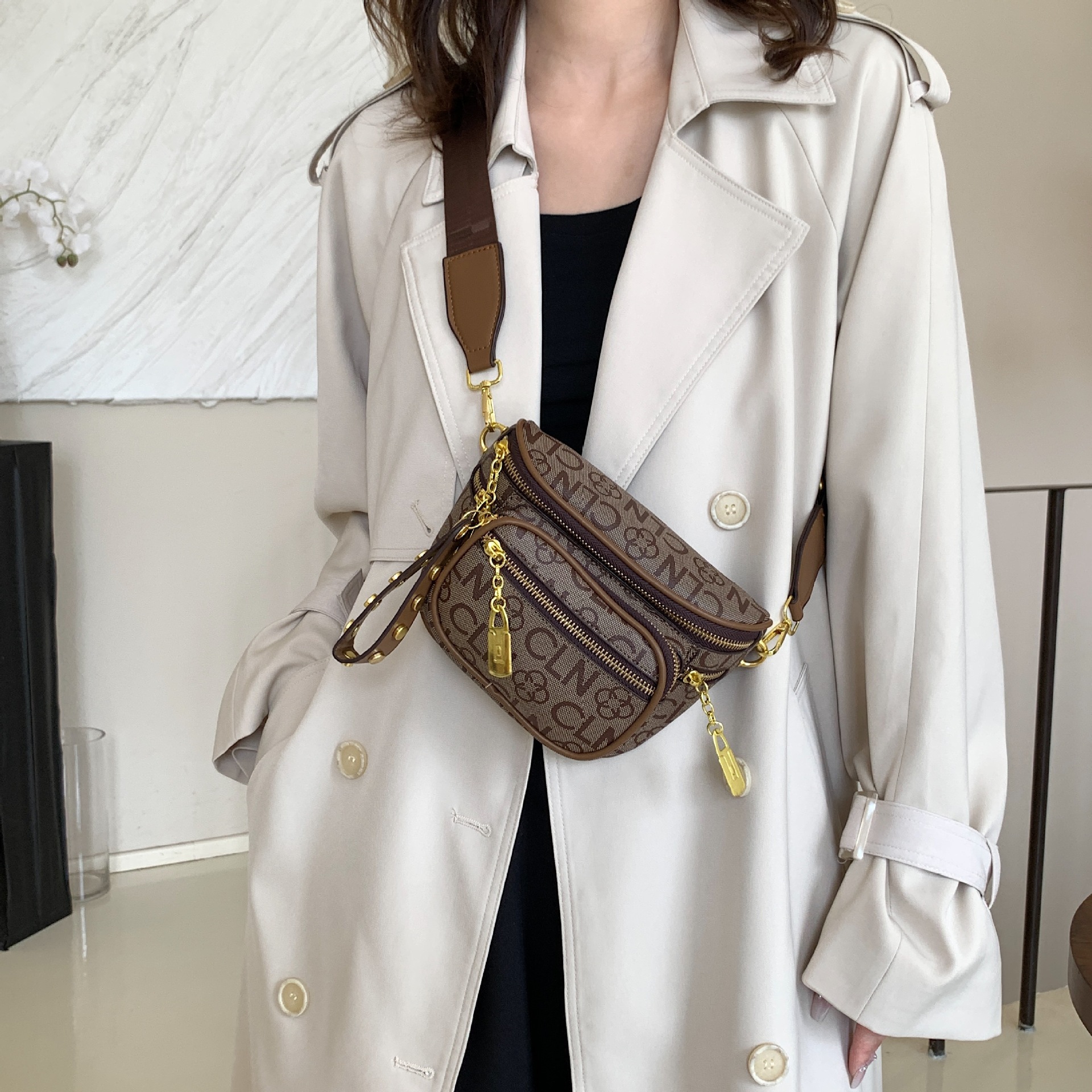 Old spending waist bag new casual printed texture single shoulder mobile phone bag cross-body large capacity breast bag women's bag 2025