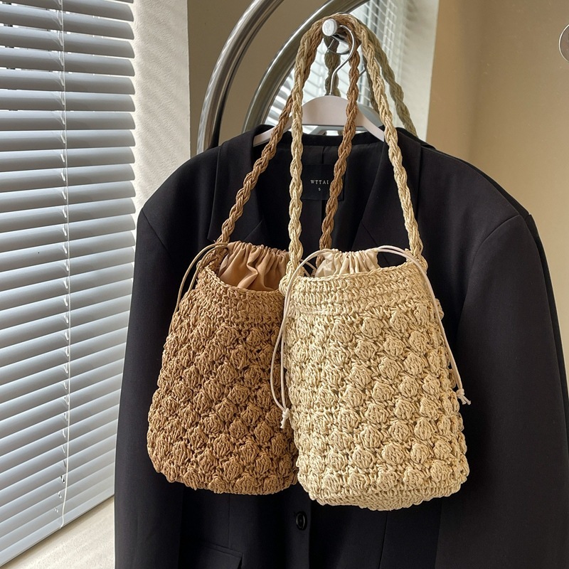 New cylindrical hand-held niche cute water bucket straw woven bag, beach vacation and leisure women's bag