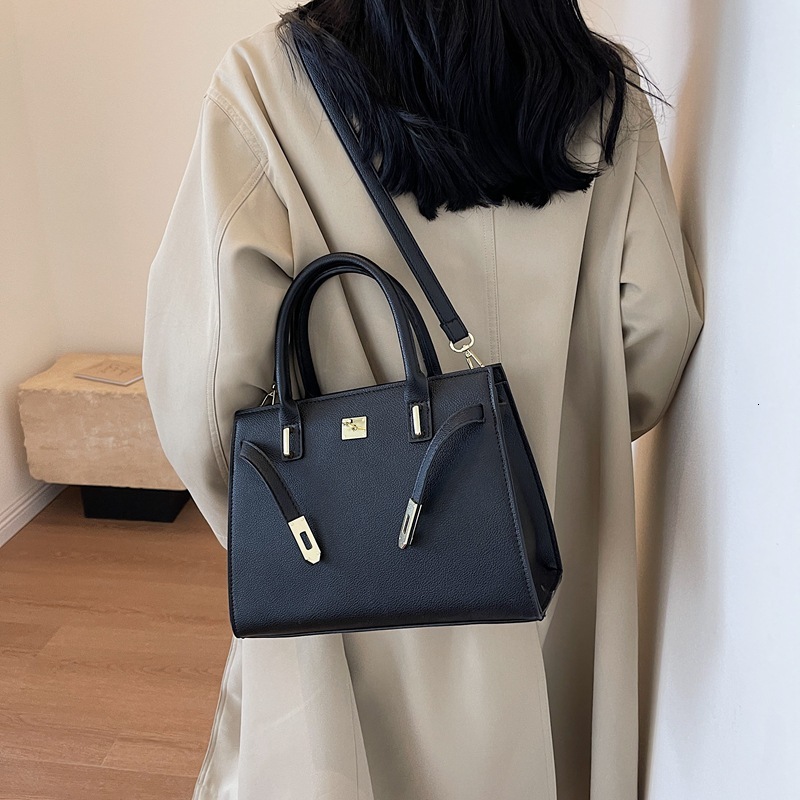 Top Quality Brand High Quality New Style Free Delivery Designer Bag Premium Large Capacity 2025 Red Wedding Handheld Bridal New Chinese Cross Shoulder