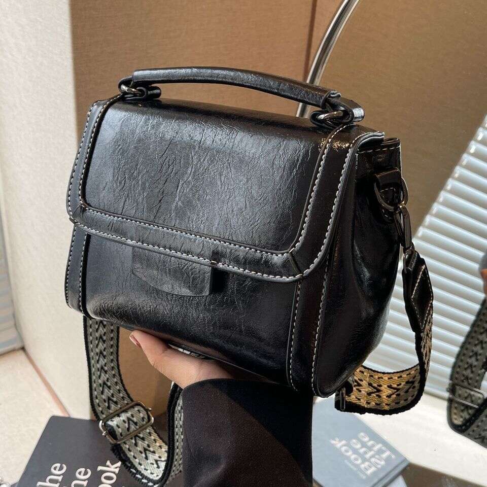 Multi layer crossbody for women's high-end simple commuting handbag 2025 new Korean version fashionable versatile shoulder bag