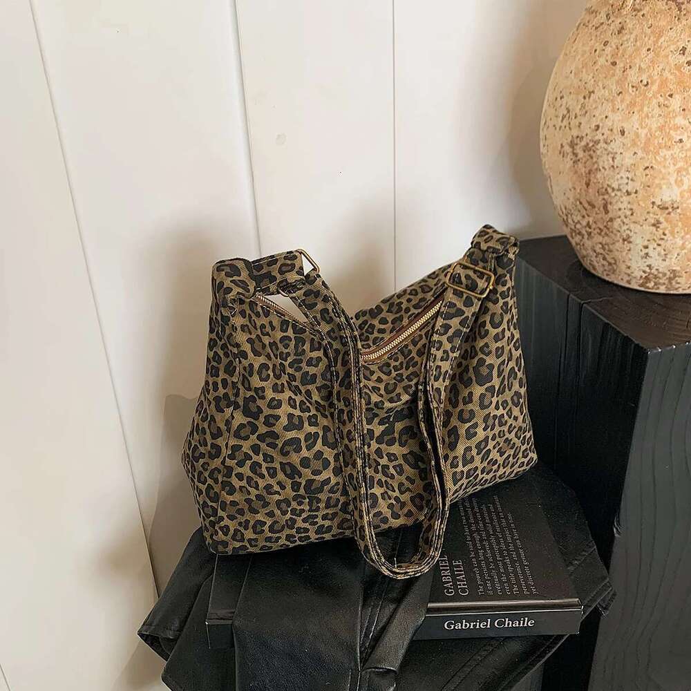 Trendy Casual Soft Textile Women's Shoulder Large Capacity Leopard Print Female Retro Crossbody Bag For Commute Outings