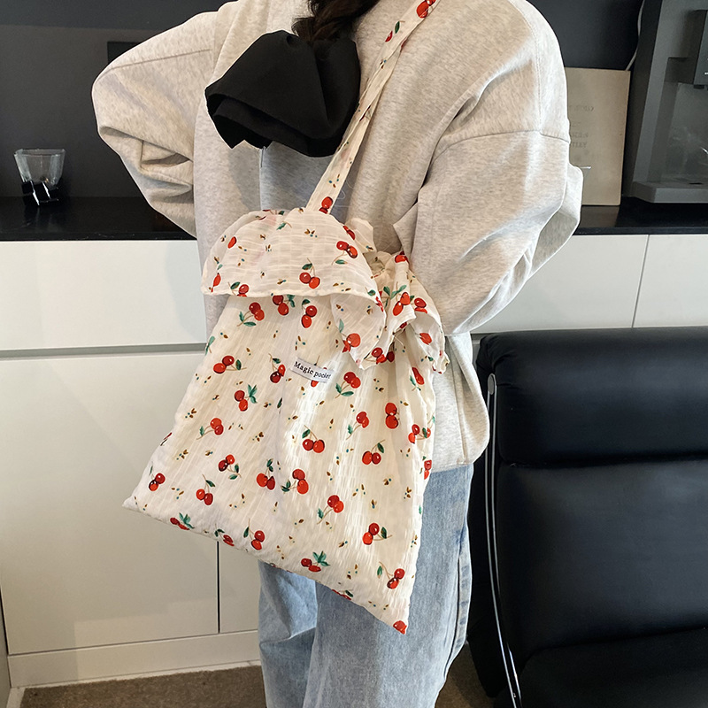 Spring summer new mesh cherry floral large capacity shoulder fairy wind and snow spinning lotus leaf edge hand-held tote bag