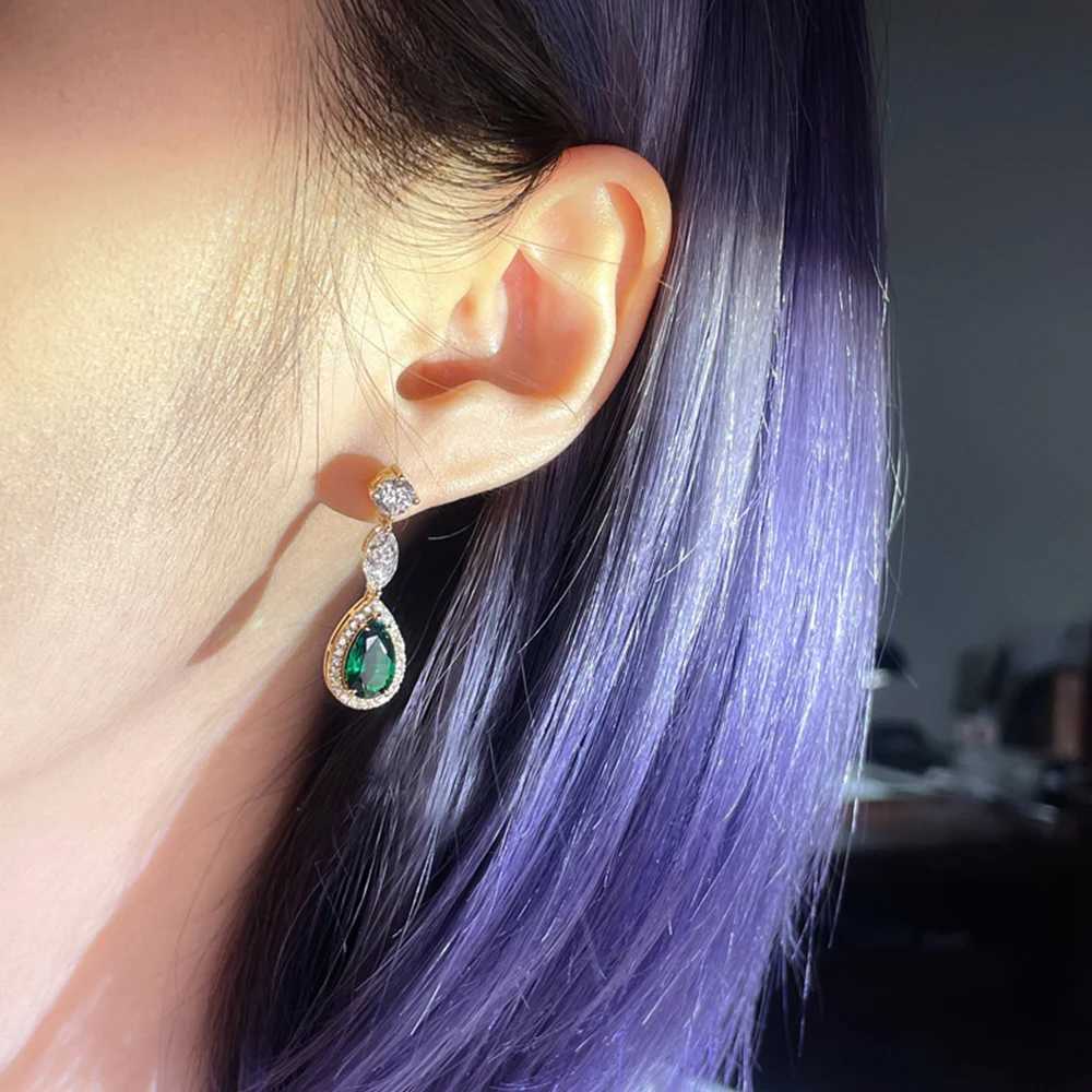 Huitan Gold Color Womens Dangle Earrings for Wedding Sparkling Inlaid Green/White Cubic Zirconia Drop Earrings Fashion Jewelry Y250510