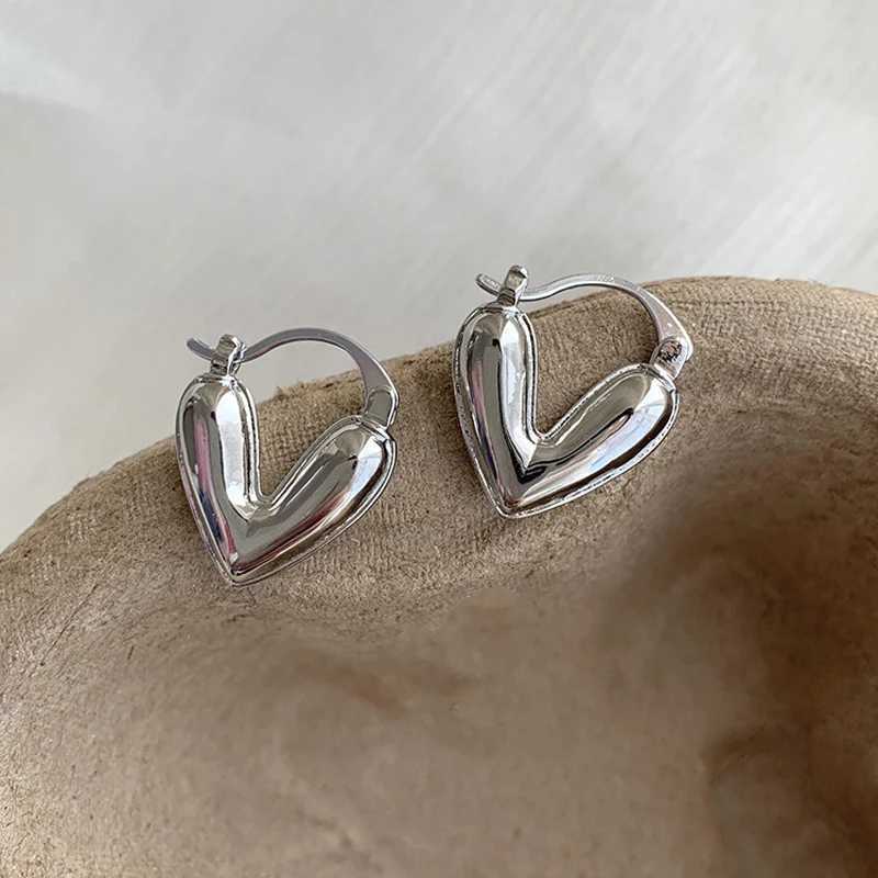 2023 Trendy Heart Stud Earrings For Women Korean Elegant Light Luxury Love Dangle Earring Fashion Simple Drop Jewelry Girls Gift Y250510