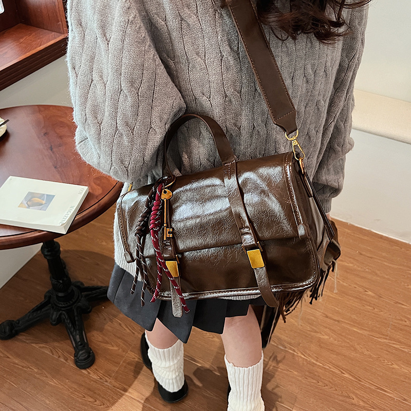 2025 new high-end handbag, large capacity bag, women's commuting single shoulder crossbody bag