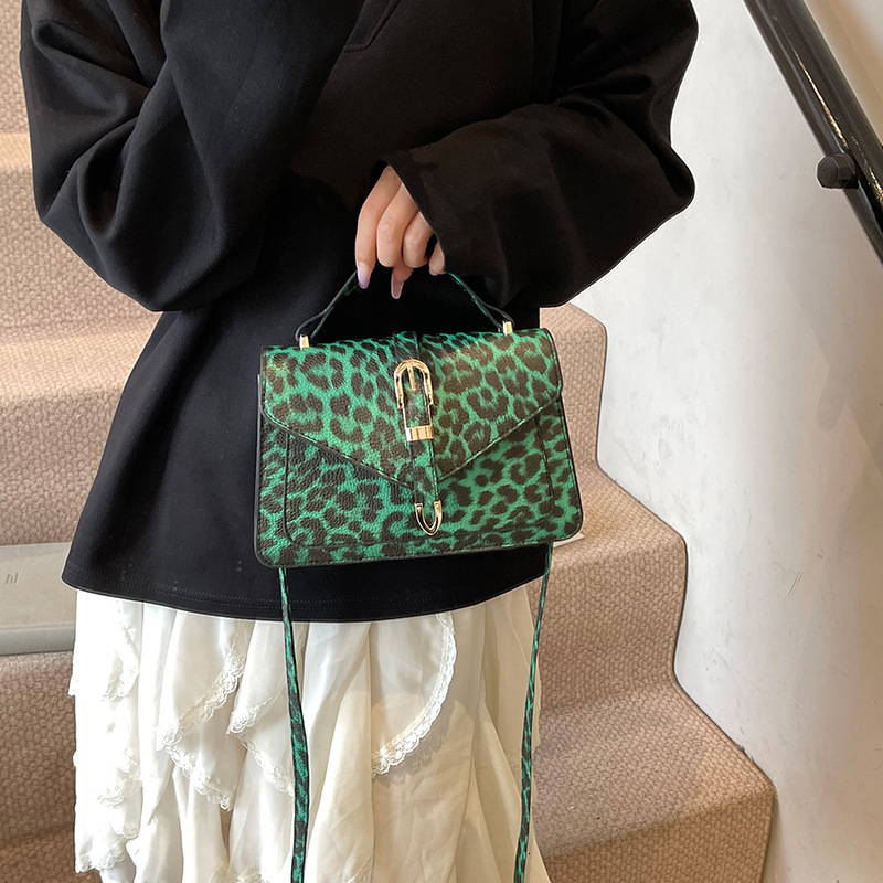Personalized leopard print small square 2025 summer new fashionable and simple handbag, stylish single shoulder crossbody bag
