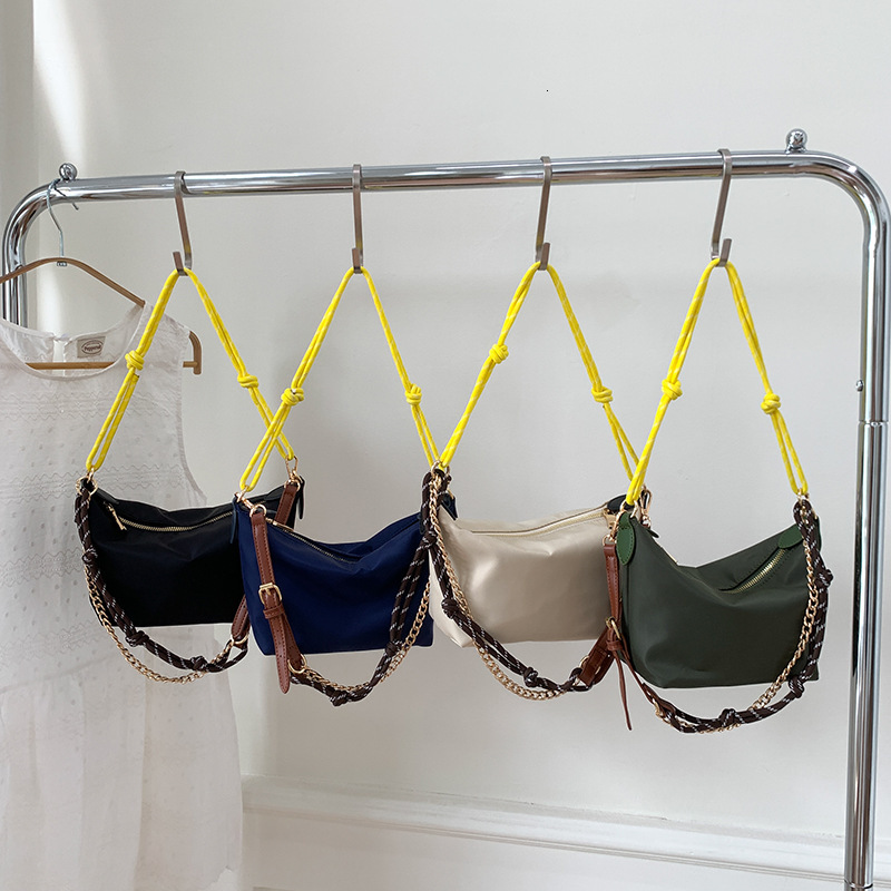 Extremely simple style hand-held gold ingot women's 2025 summer new fashion shoulder internet famous trend crossbody bag