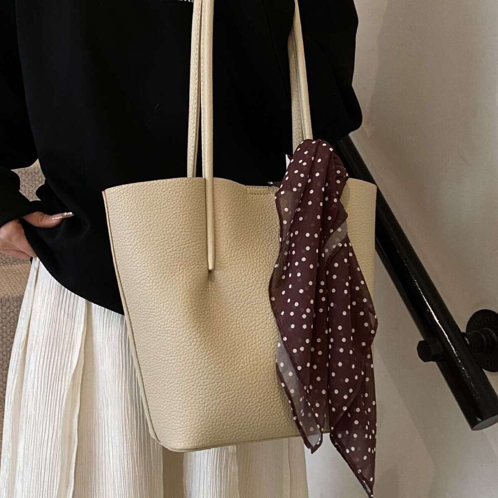 Large capacity tote bag for women in the spring of 2025, trendy and simple one shoulder underarm bag, popular among internet celebrities