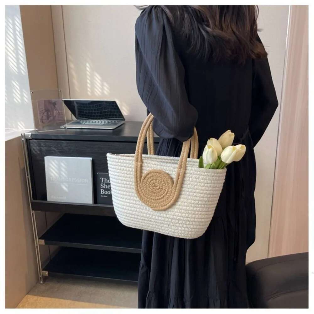 Hand Woven Women New Vintage Hand-Held Bucket With Ins Straw Large Capacity Crossbody Bag