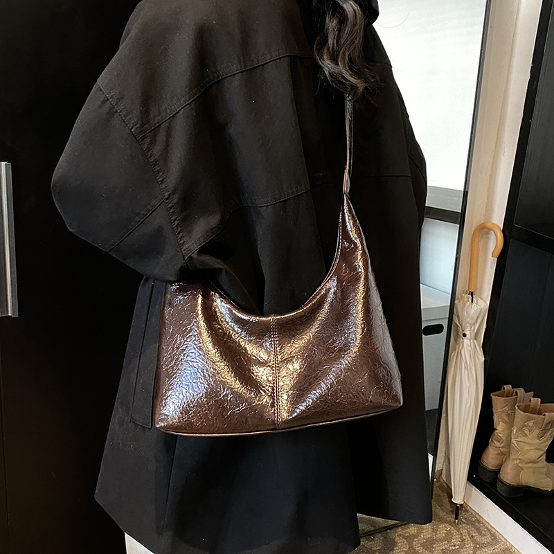 Winter high-end handbag stylish, large capacity, simple, niche, versatile, single shoulder crossbody bag