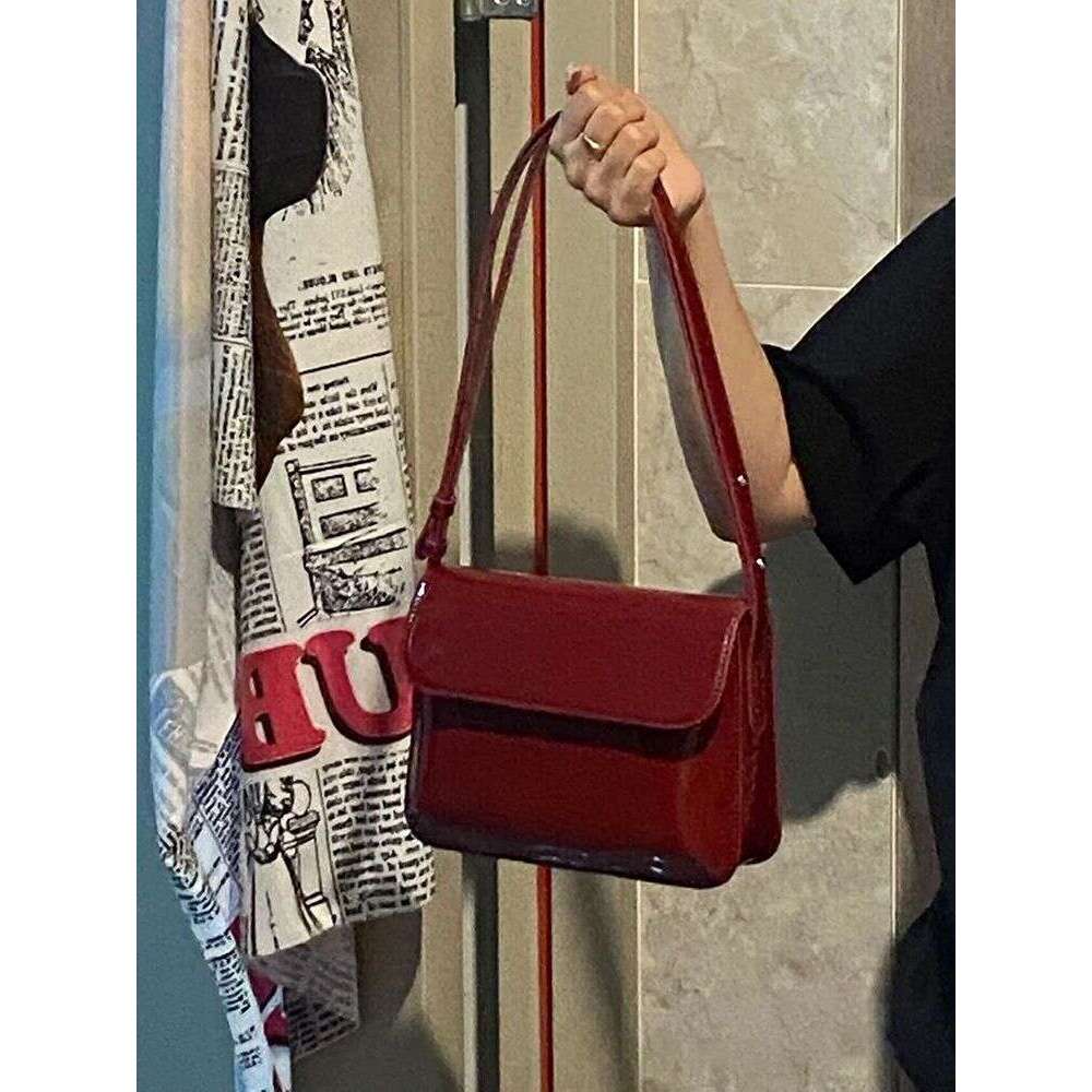 Red patent leather small armpit 2025 new fashionable and versatile square hand-held shoulder crossbody bag