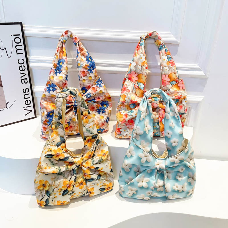 Fashion flower handbag women's 2025 summer new large capacity pleated shoulder trendy armpit bag