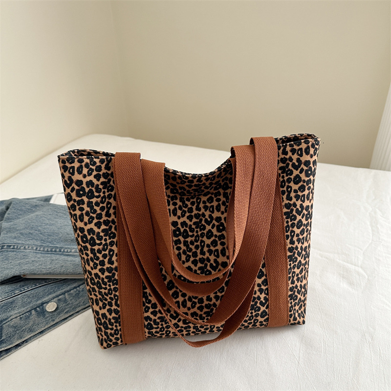 Style Free Delivery Designer Bag Large Capacity Leopard Print Fashionable Shoulder Women's New Personalized Commuting Tote Shopping Versatile Tra