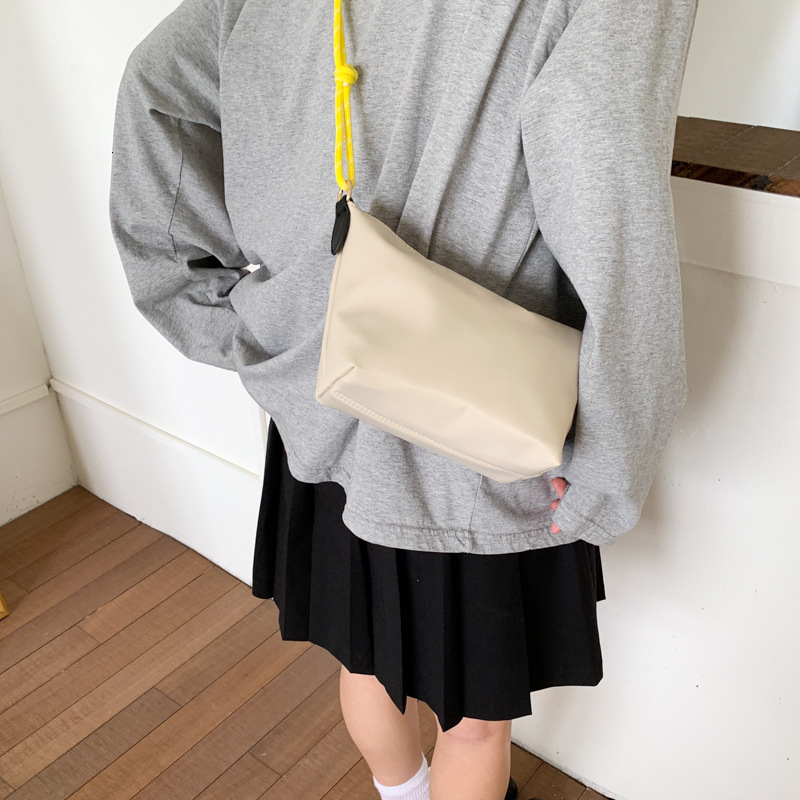Extremely simple style hand-held gold ingot women's 2025 summer new fashion shoulder internet famous trend crossbody bag