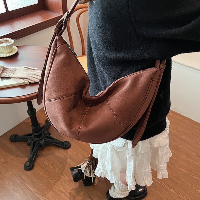 Large Capacity for Women 2025 New Fashionable Simple Single Shoulder Crossbody Women's Commuting and Leisure Dumpling Bag
