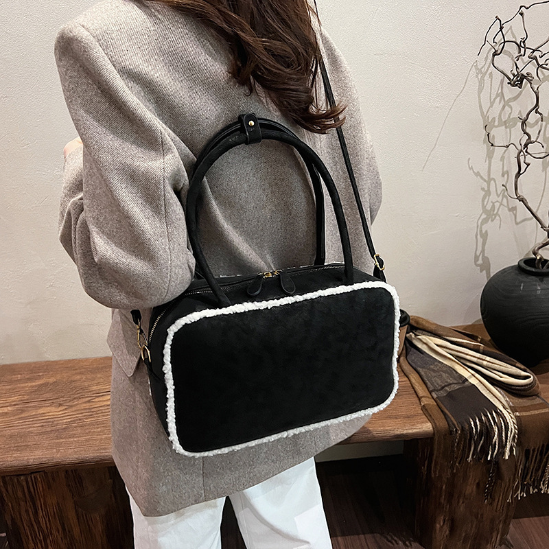 Bowling armpit 2025 new fashion trend large capacity contrasting color handbag shoulder women's bag