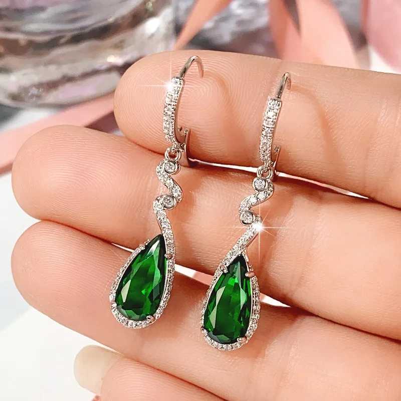 Huitan Luxury Pear Green Cubic Zirconia Earrings for Women Temperament Hanging Earrings Engagement Wedding Party Fashion Jewelry Y250510