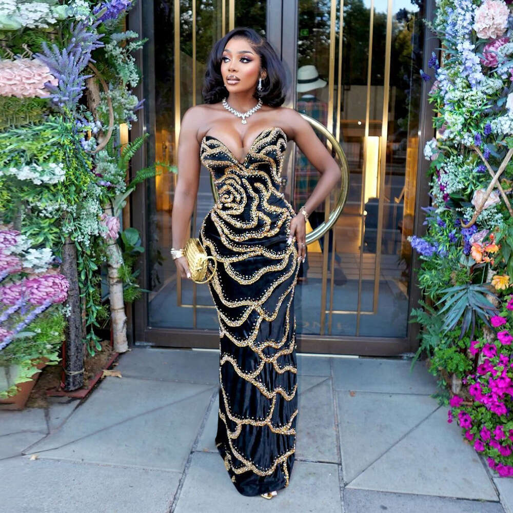 European and American high-end banquet long host feminine V-neck strapless dress, women's 2025 new casual fashion trend clothing