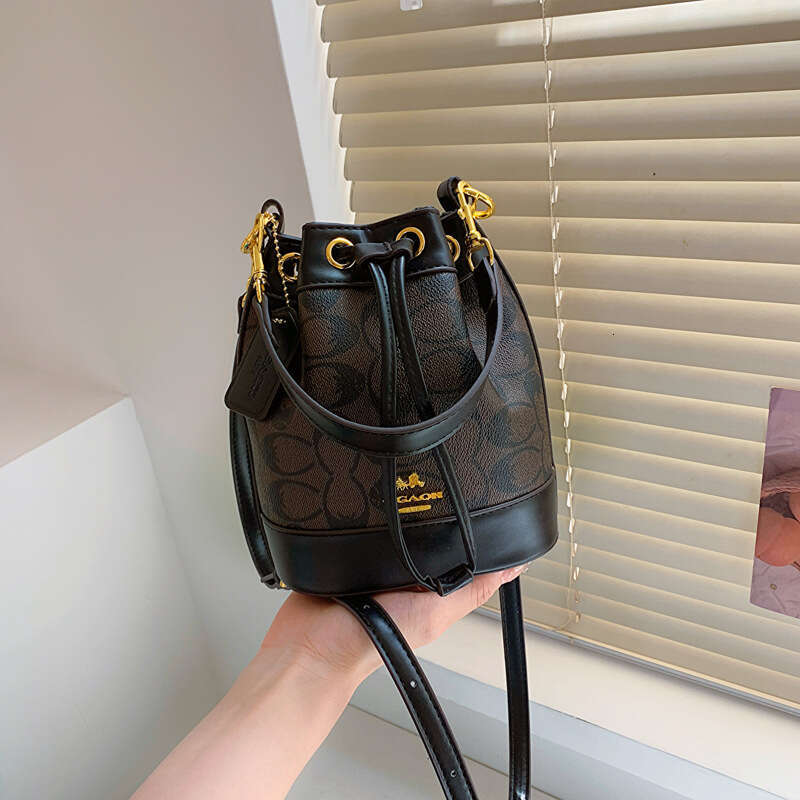 Women's 202 Autumn/Winter 4 New Fashionable Drawstring Bucket Versatile Western Style Single Shoulder Handheld Crossbody Bag